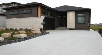 265 Bonaventure Drive East